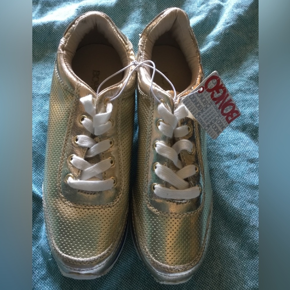BONGO Women’s Gold Metallic Sneakers